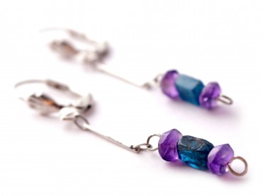 Ametiszt és iolit fazettált fülbevaló