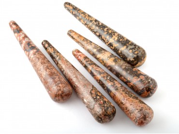 Masszírozó rúd gyógyító kövekből