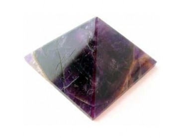 Gyönyörű lila ametiszt piramis Indiából