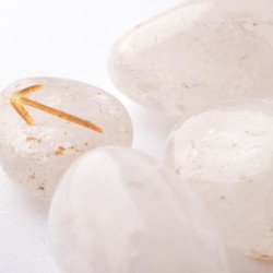 Hegyikristály rúna kő Hegyikristály rúna kő