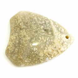 	Kiegyensúlyozottságot elősegítő, barnás-szürkés achát medál természetes hatású formára csiszolva	