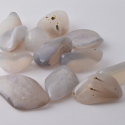 	Szerencsehozó, stresszoldó indiai achát marokkő szürkésfehér árnyalattal	