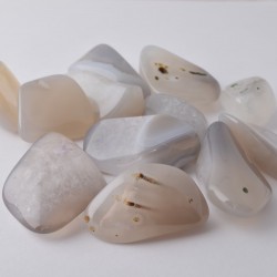 	Szerencsehozó, stresszoldó indiai achát marokkő szürkésfehér árnyalattal	