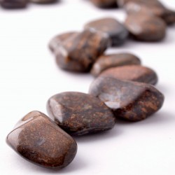 	Bátorságfokozó, fájdalomcsillapító, görcsoldó, védelmező bronzit marokkő	
