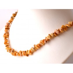 	Kiegyensúlyozó, harmonizáló, sárgás árnyalatú, chips ásványból fűzött Botswana achát nyaklánc 	