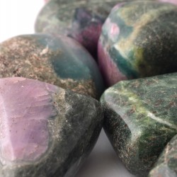 Rubin-zoisit marokkő