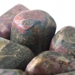 Rubin-zoisit marokkő