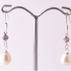 Tenyésztett gyöngy fülbevaló Tenyésztett gyöngy fülbevaló